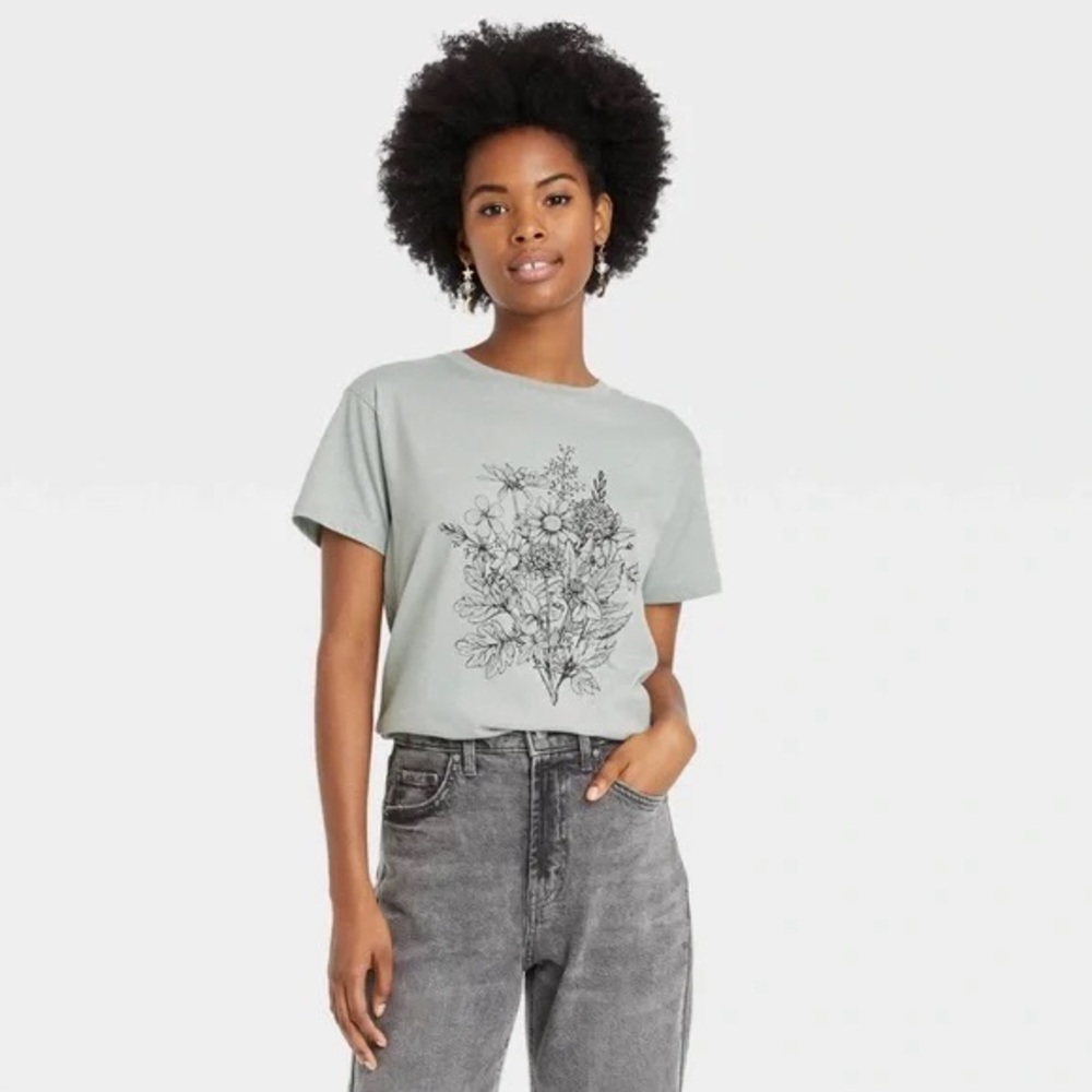 Floral Bouquet Short Sleeve Tee in Light Green
